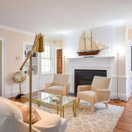 Stylish Retreat 2 Mi To Beach
